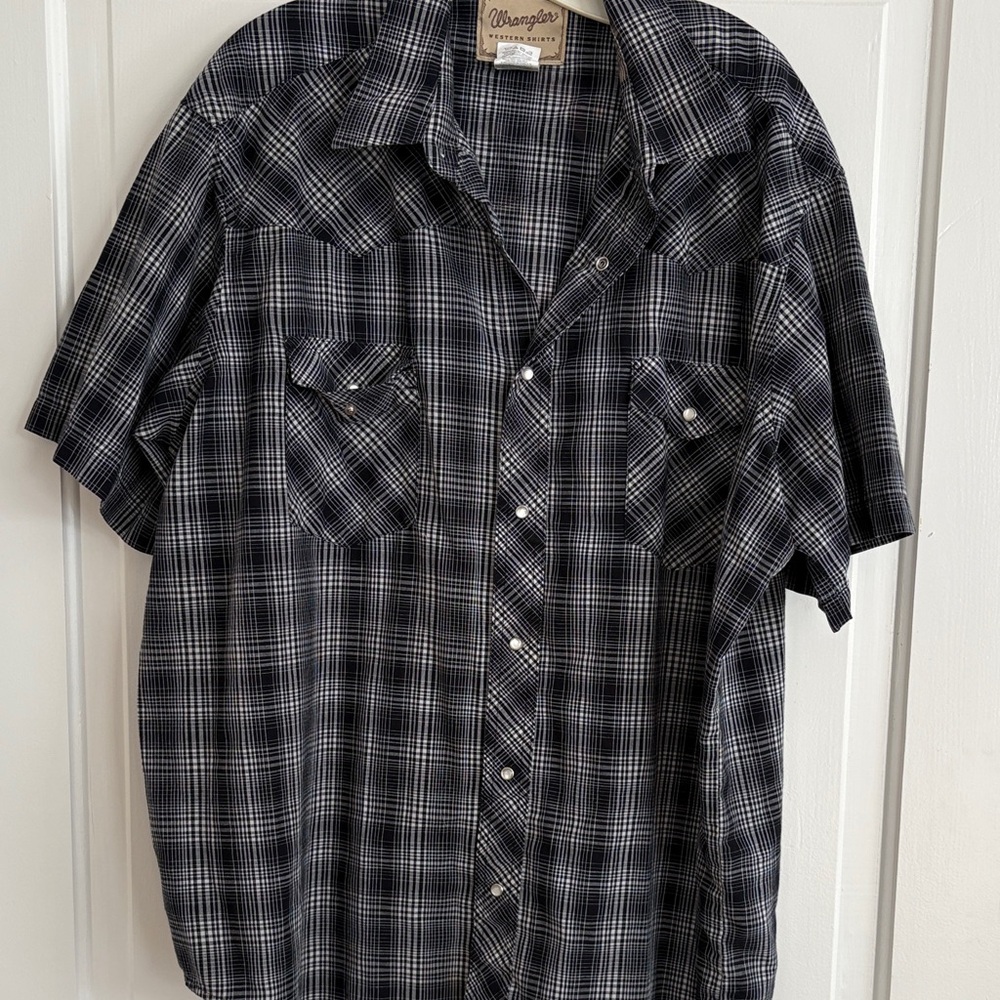 Wrangler Men's‎ Dark Plaid Button Down Shirt